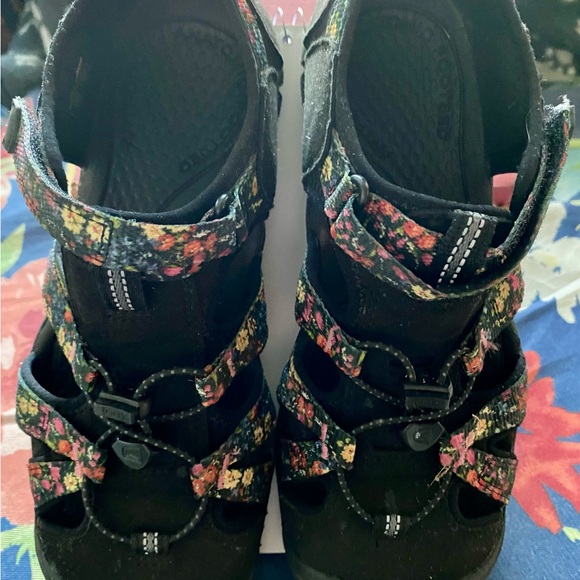 Keen Black Sandals with Multicolor Floral Straps - Picture 2 of 5